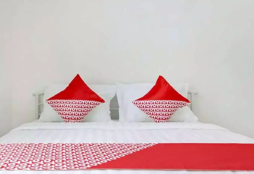 هتل Reddoorz At Golden White House Pettarani