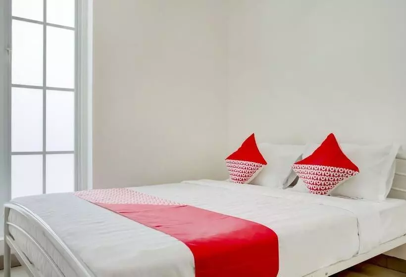 هتل Reddoorz At Golden White House Pettarani