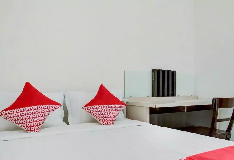 هتل Reddoorz At Golden White House Pettarani