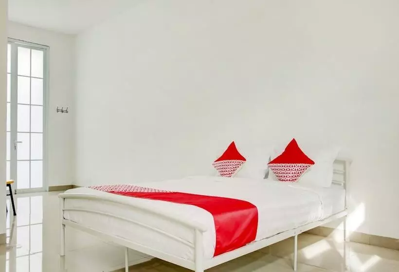 هتل Reddoorz At Golden White House Pettarani