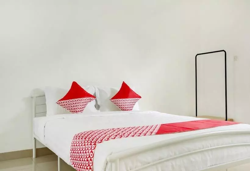 هتل Reddoorz At Golden White House Pettarani
