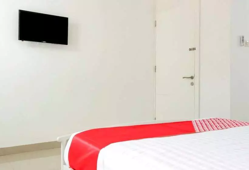 هتل Reddoorz At Golden White House Pettarani