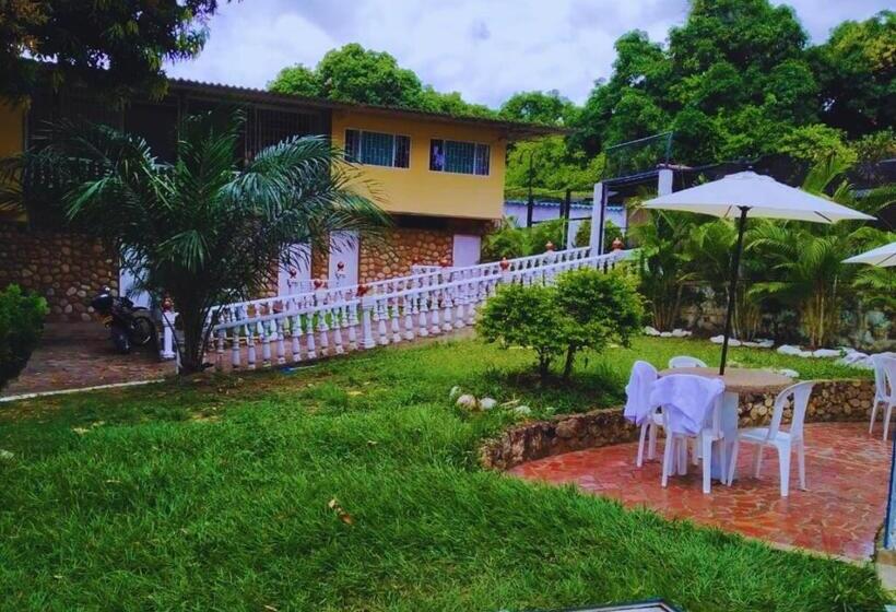 هتل Villa De Rauzan