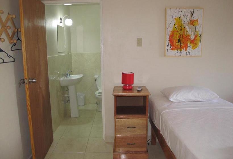 هاستل Just Next Door