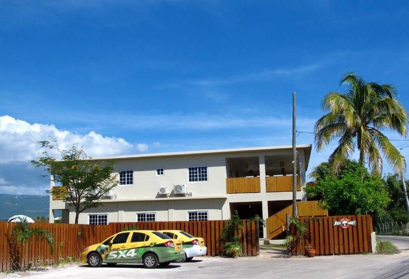 هاستل Just Next Door