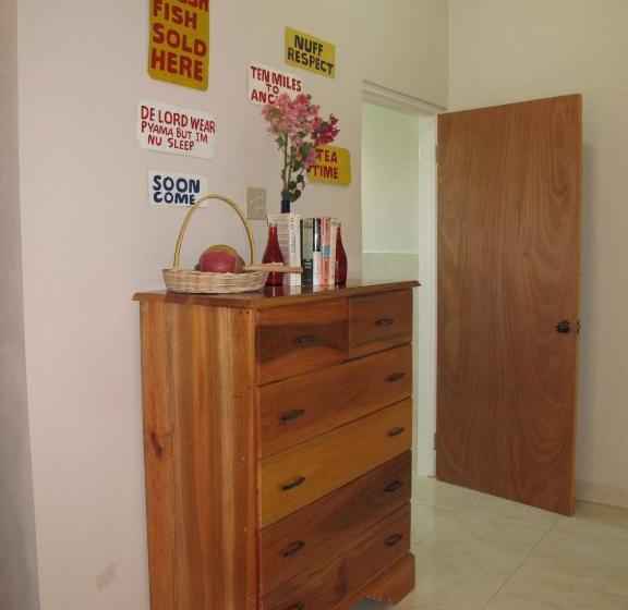 هاستل Just Next Door