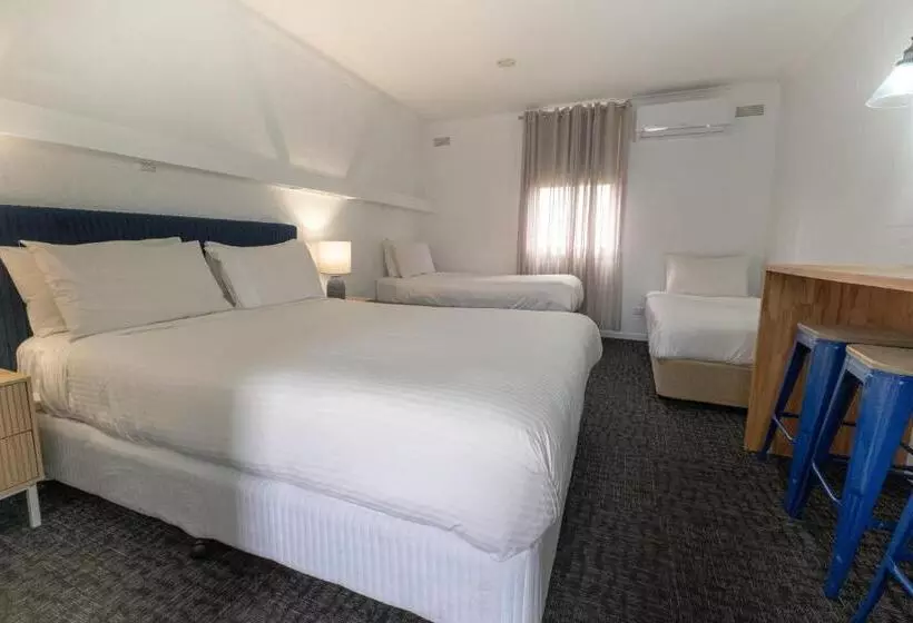 Hotelli Caledonian Inn   The Stump