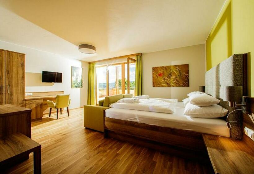 ホテル Der Almblick