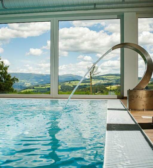 ホテル Der Almblick