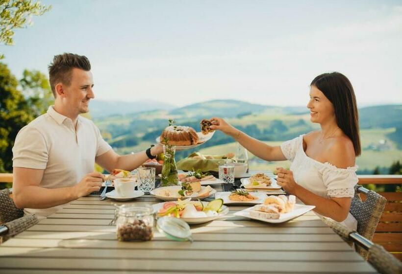 ホテル Der Almblick