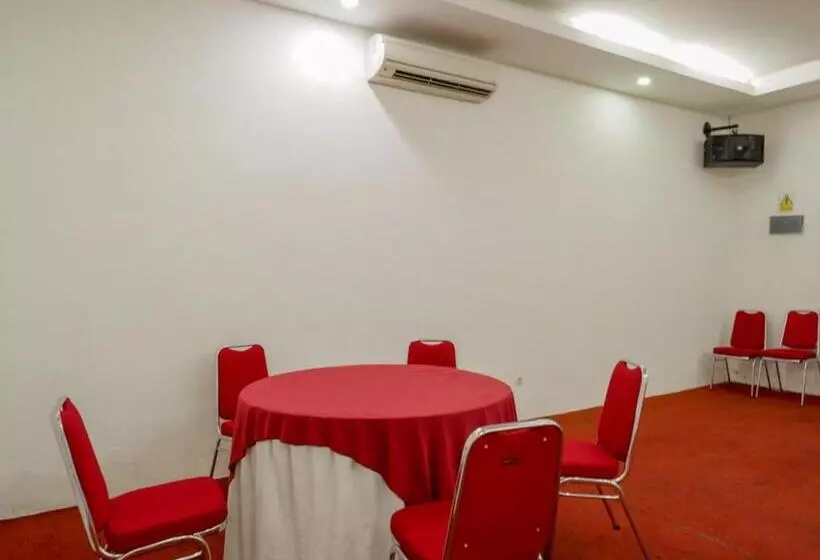 Hotelli Reddoorz At Jalan Sriwijaya Semarang