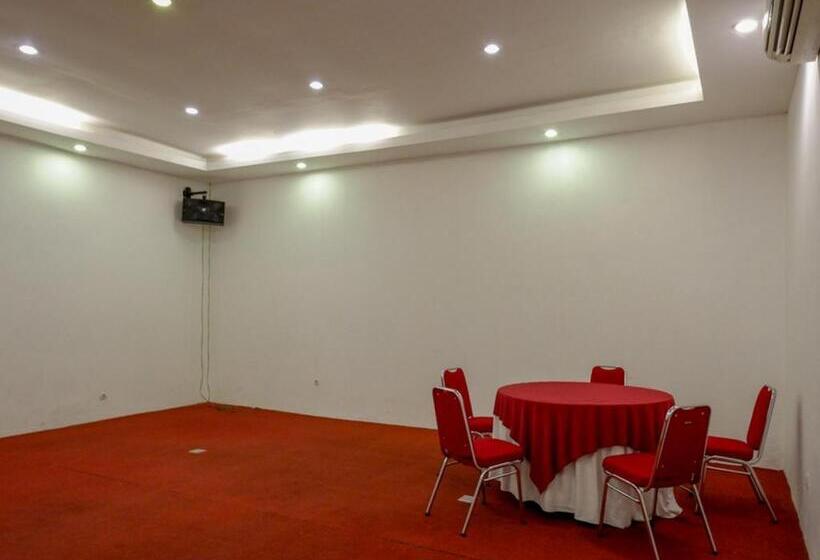 בית מלון כפרי Reddoorz At Jalan Sriwijaya Semarang