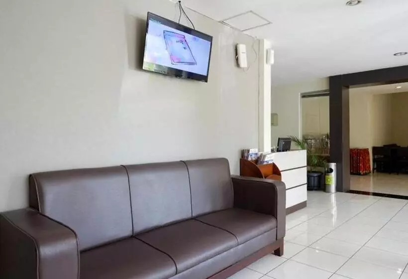 Hotelli Reddoorz At Jalan Sriwijaya Semarang