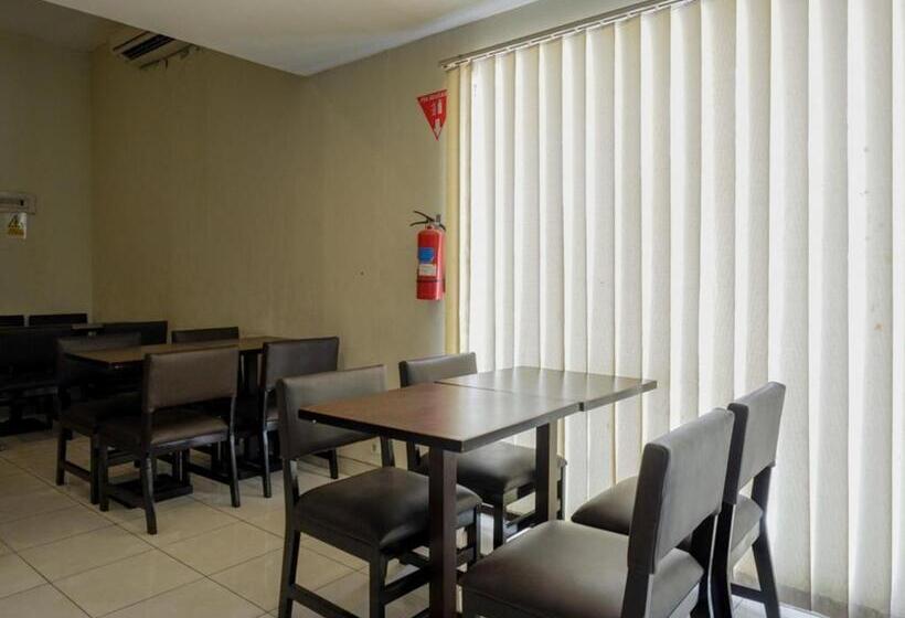 בית מלון כפרי Reddoorz At Jalan Sriwijaya Semarang