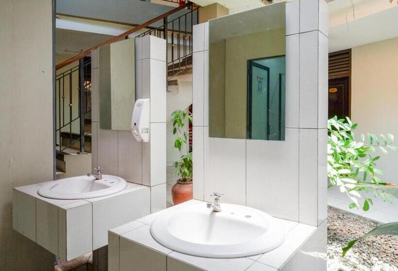 בית מלון כפרי Reddoorz At Jalan Sriwijaya Semarang