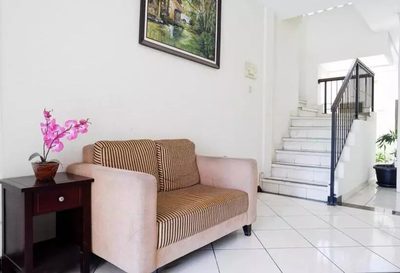 Hotelli Reddoorz At Jalan Sriwijaya Semarang