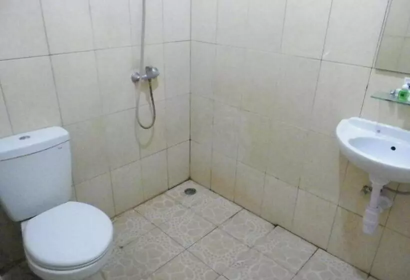 Hotelli Reddoorz At Jalan Sriwijaya Semarang