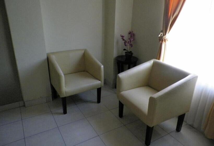 בית מלון כפרי Reddoorz At Jalan Sriwijaya Semarang