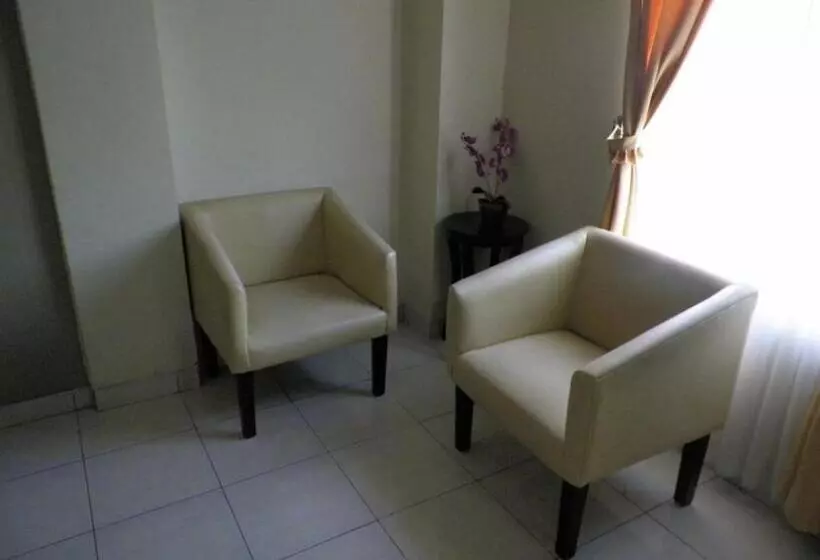 Hotelli Reddoorz At Jalan Sriwijaya Semarang