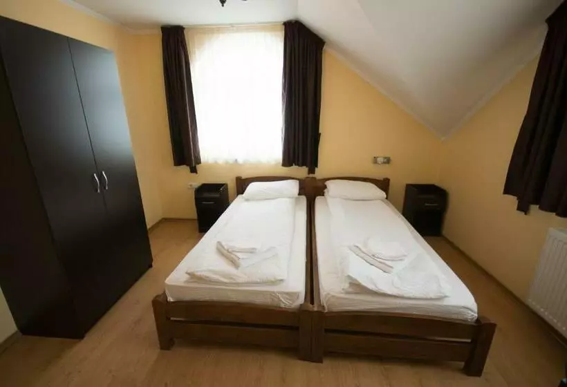 Majatalo Sziklakert Fogadó