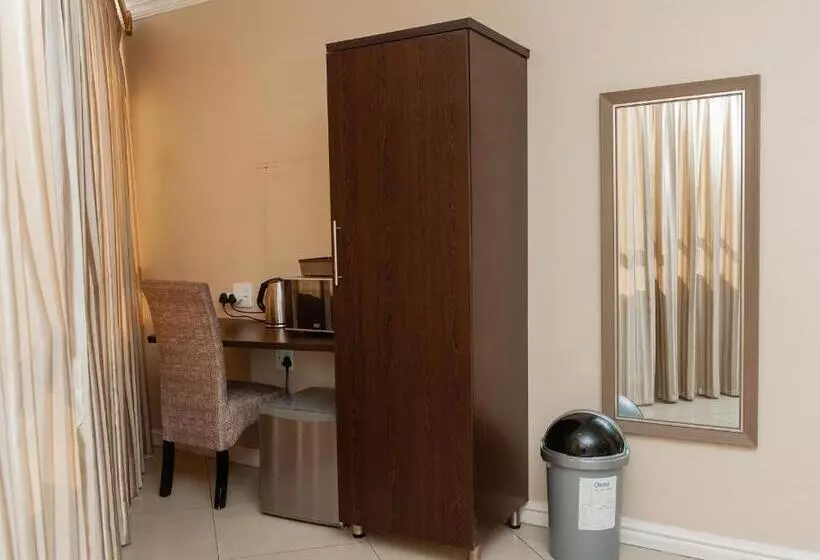 Bayside Hotel 100 Pixley Kaseme Street