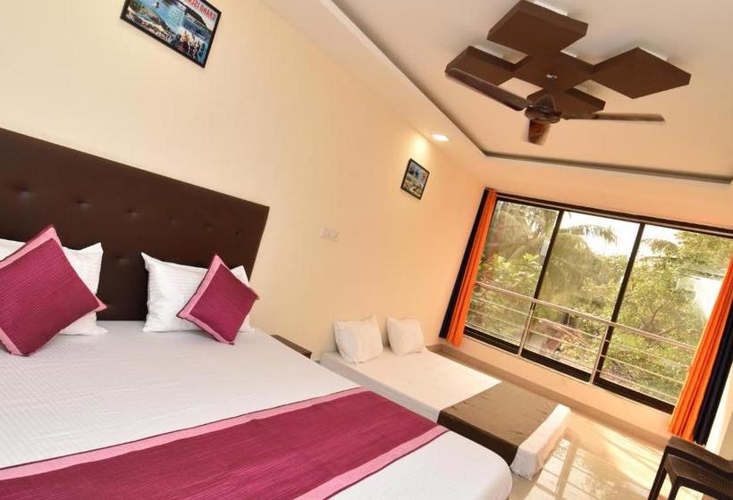 فندق T0ms Beach H0use G0a