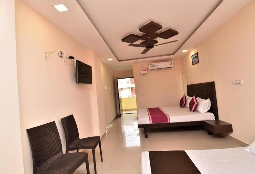 فندق T0ms Beach H0use G0a