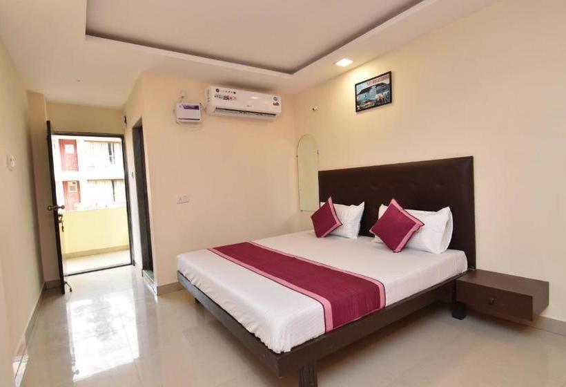 فندق T0ms Beach H0use G0a