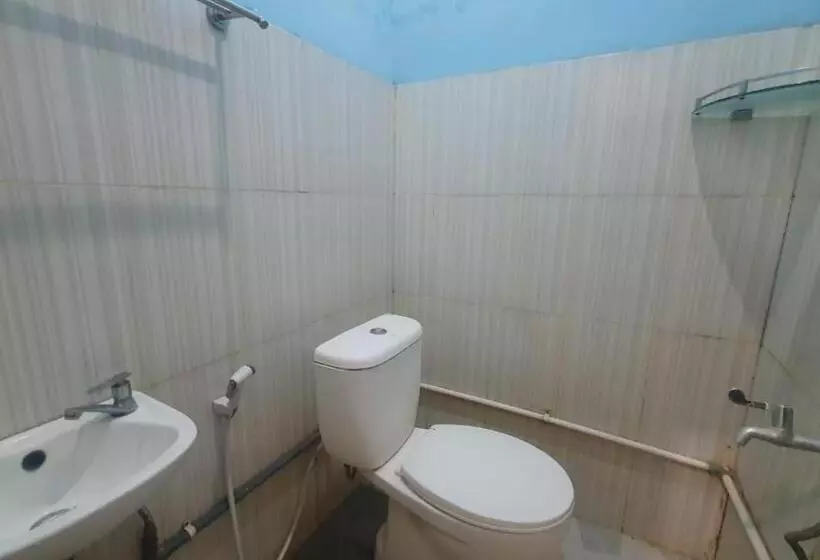 Hotelli Reddoorz Syariah At Demasto Homestay Jember