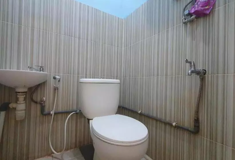 Hotelli Reddoorz Syariah At Demasto Homestay Jember