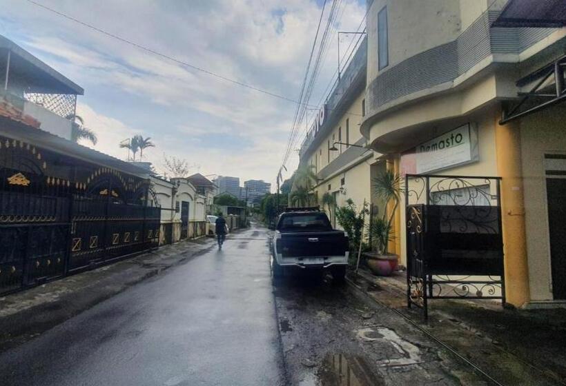 Hotelli Reddoorz Syariah At Demasto Homestay Jember