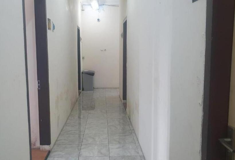 Hotelli Reddoorz Syariah At Demasto Homestay Jember