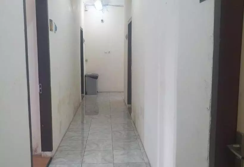 Hotelli Reddoorz Syariah At Demasto Homestay Jember