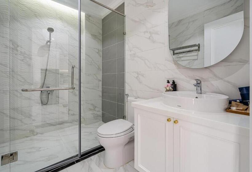 هتل The Royal Homies  Phu My Hung