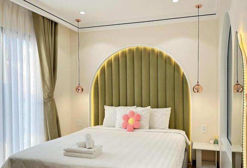 هتل The Royal Homies  Phu My Hung