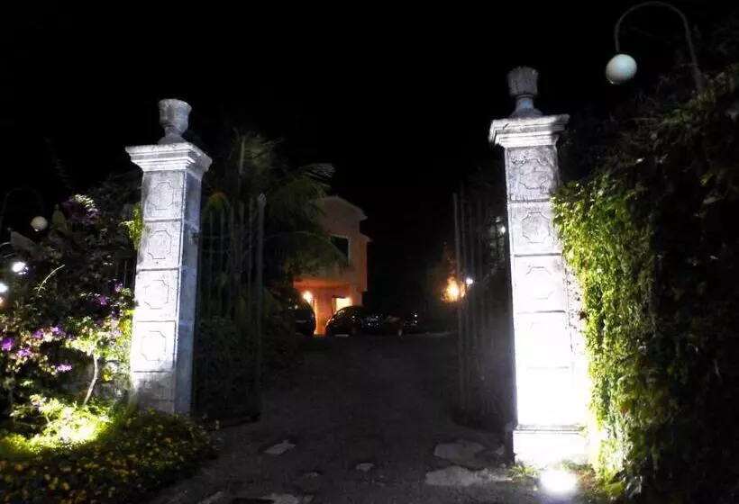 Hotelli Villa Degli Aranci