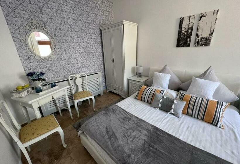 ペンション Eduard Central Weiss