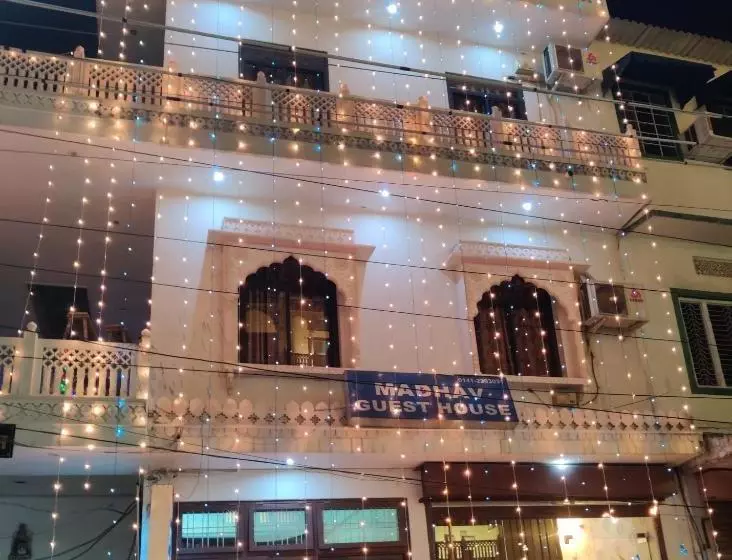 پانسیون Madhav Guest House