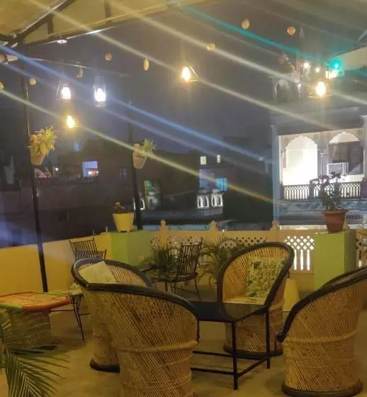 پانسیون Madhav Guest House