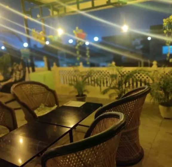 پانسیون Madhav Guest House