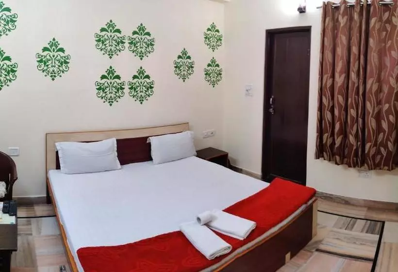 پانسیون Madhav Guest House