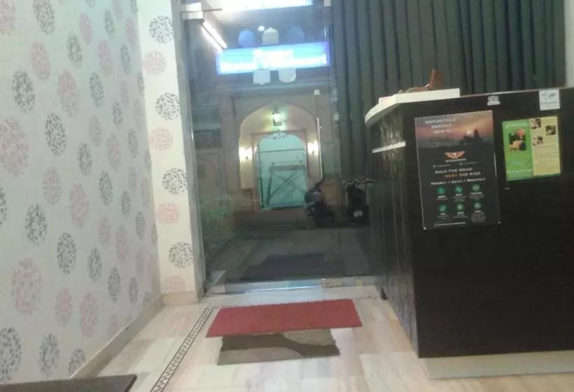 پانسیون Madhav Guest House