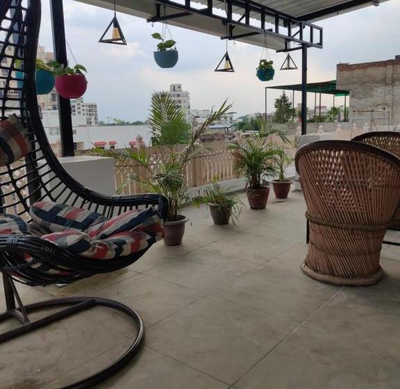 پانسیون Madhav Guest House