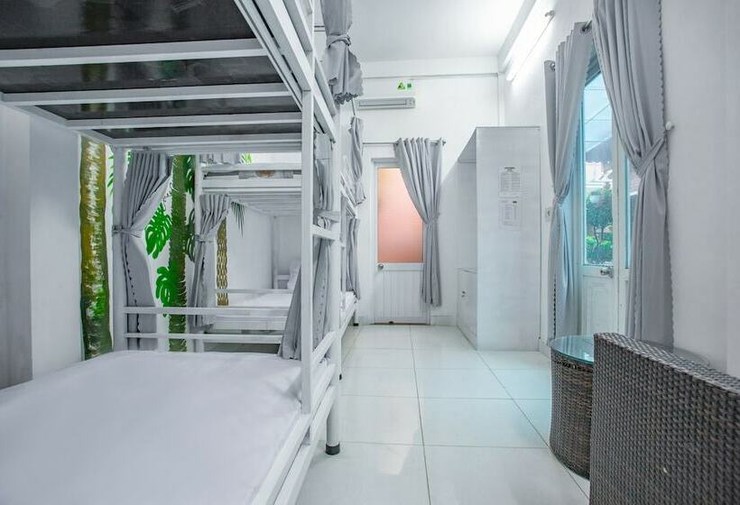 Spot On 957 Hue Corner Hostel