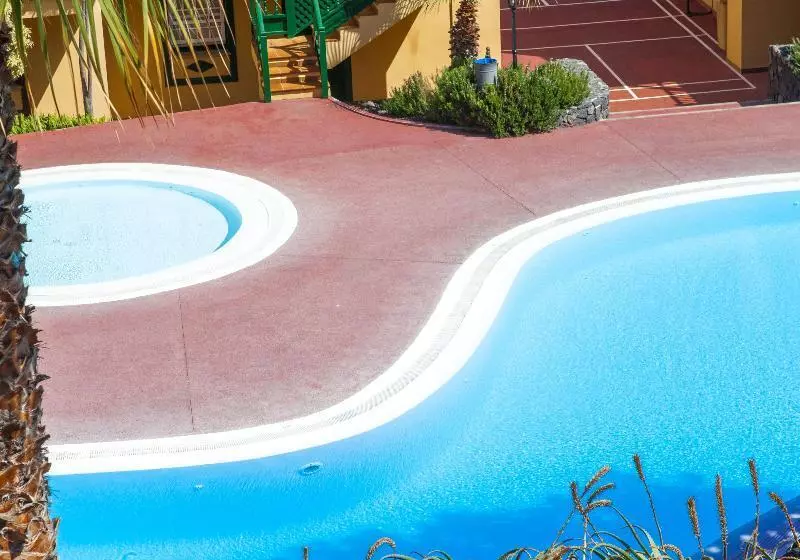 Apartamentos Oasis San Antonio