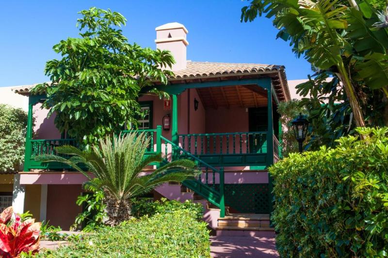 Apartamentos Oasis San Antonio