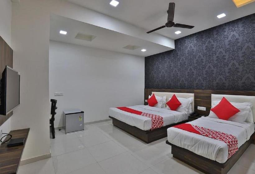 בית מלון כפרי The Dev Orchid