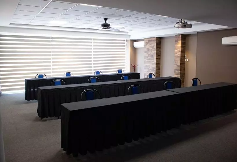 فندق Diana Del Bosque By Dot Urban