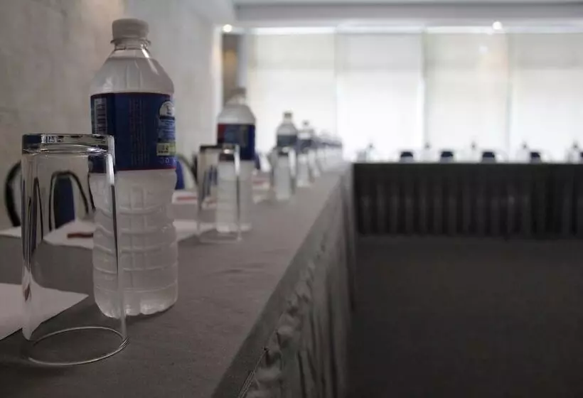 فندق Diana Del Bosque By Dot Urban