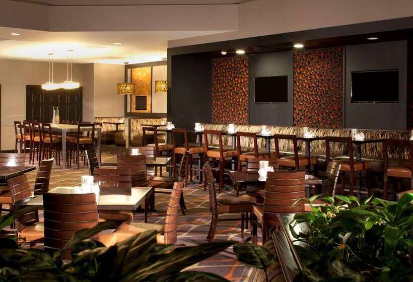 هتل Embassy Suites By Hilton Austin Arboretum